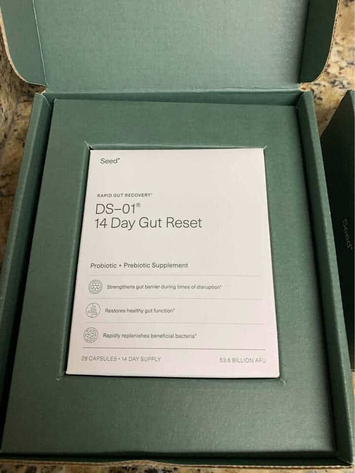 A detailed look at the Seed DS-01 Daily Synbiotic, showcasing its premium packaging.