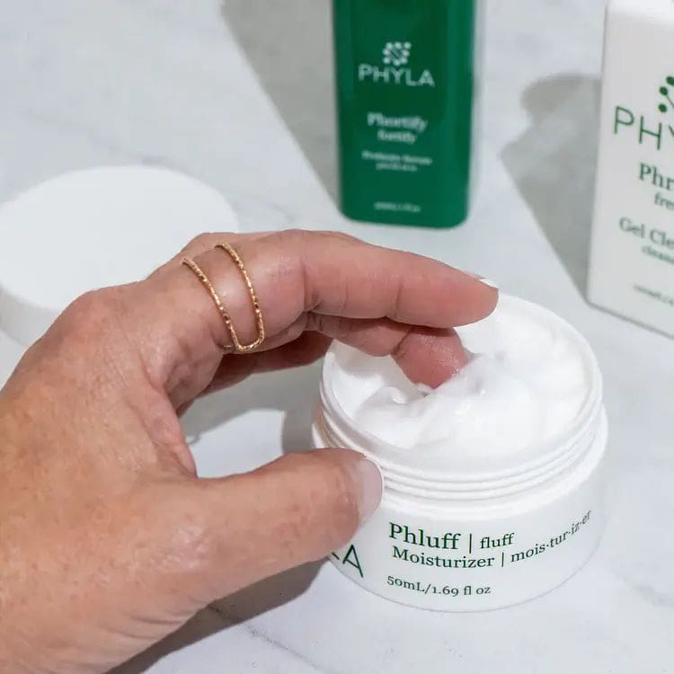 the best facial moisturizer for an oil free moisturizer that helps improve oily acne prone skin and is oil free